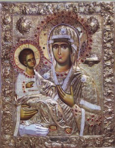 Παναγία Τριχερούσα (Santísima Trijerusa, de las tres manos). La tercera mano es la de Juan Damasceno.